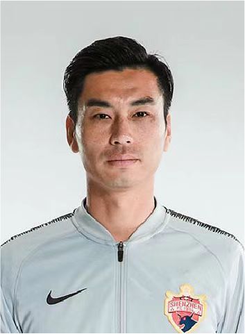 影片由蒋奇明、李雪琴、董宝石领衔主演，姜武、杨玏、蒋易特别出演，雷佳音、董子健、王彦霖特 《飞行家》终极预告 蒋奇明携火箭上天再飞一次 2026-01-12 近日，由鹏飞执导，双雪涛、王红卫监制的电影《飞行家》发布“真上天了”版终极预告，展现了“飞行痴人”李明奇（蒋奇明 饰）实现“上天”梦想的曲折历程。