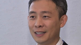 在甘与苦的禅意辩证中，悄然流淌对一个年代与人生境遇的省思。